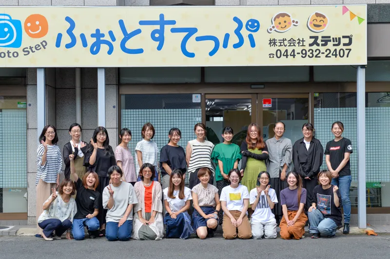 スタッフの集合写真